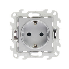 Розетка Simon 24 Harmonie встраиваемая алюминий со шторками (2420432-033) - фото 1