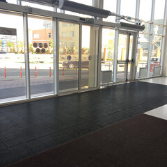 Плитка модульная ПВХ грязезащитная Пластфактор Optima Duos Глубокий черная RAL 9005 0,375 кв.м 9 мм - фото 3