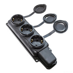 Розетка штепсельная Svet тройная с заземлением IP44 настенная черная - фото 4