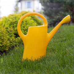 Лейка садовая Radivas 7 л пластиковая с рассеивателем желтая - фото 3