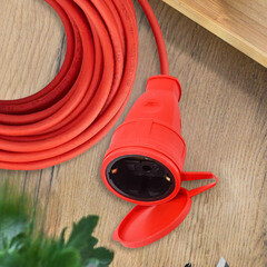 Розетка штепсельная Svet одинарная с заземлением IP44 красная - фото 2