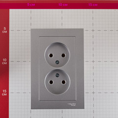 Розетка Systeme Electric AtlasDesign встраиваемая алюминий (ATN000320) - фото 4