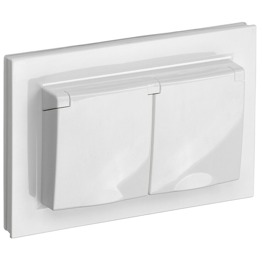 

Розетка IEK Brite РСбш12-3-44-БрБ встраиваемая белая с крышкой (BR-R26-16-44-K01-F), Белый