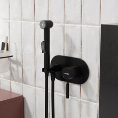 Смеситель с гигиеническим душем встраиваемый WasserKraft Gollach 3300 со скрытой частью в комплекте черный (3338) - фото 2