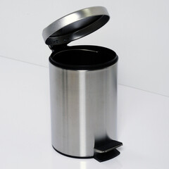 Ведро для мусора WasserKraft K-665 с крышкой 5 л металл никель с педалью - фото 4