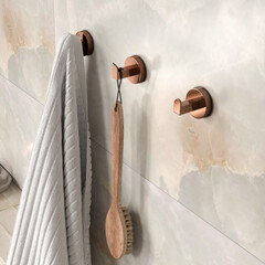 Крючок для ванной WasserKraft Asphe 7700 одинарный на шуруп металл золото (K-77723) - фото 3