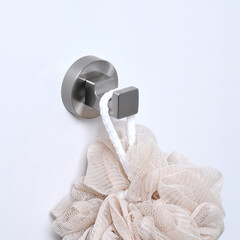 Крючок для ванной WasserKraft Tauber K-64400 одинарный на шуруп металл никель (K-64423) - фото 3