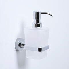 Дозатор для мыла WasserKraft Mosel с держателем стекло матовый/металл хром (K-46699) - фото 6