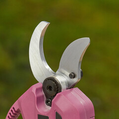 Секатор для деревьев и кустарников аккумуляторный КМ АТОМ 18 В без АКБ и ЗУ (CPS-182BL) - фото 10