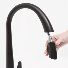 Смеситель для кухни WasserKraft черный с вытяжной лейкой однорычажный (A8667) - фото 8