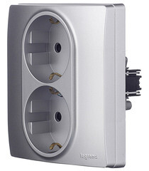 Розетка Legrand Etika встраиваемая алюминий со шторками (672433) - фото 2