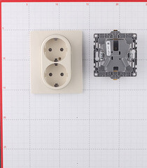 Розетка Legrand Etika встраиваемая слоновая кость (672323) - фото 5