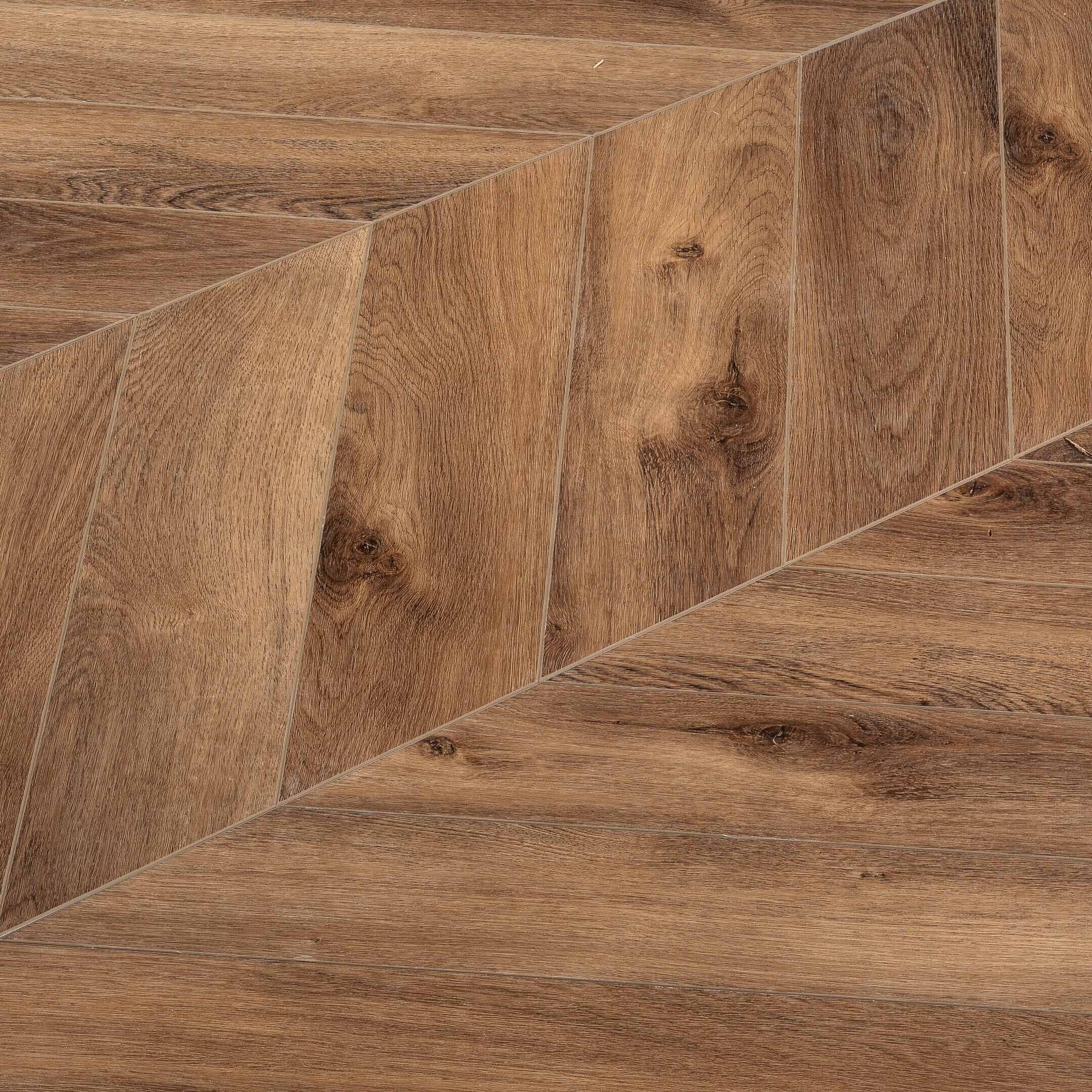 Изображение товара Кварцвиниловая плитка Norland Chevron Дуб насыщенный 600х127х5 мм водостойкая замковая