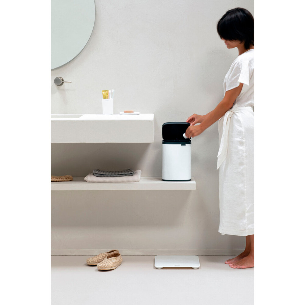 

Ведро для мусора Brabantia Bo с крышкой 4 л металл белое, Белый