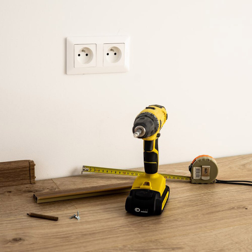 

Демонтаж плинтуса