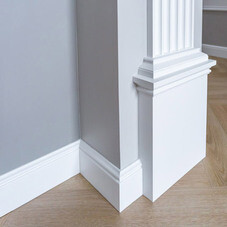 Устройство плинтуса из массива, МДФ, дюро- или экополимера