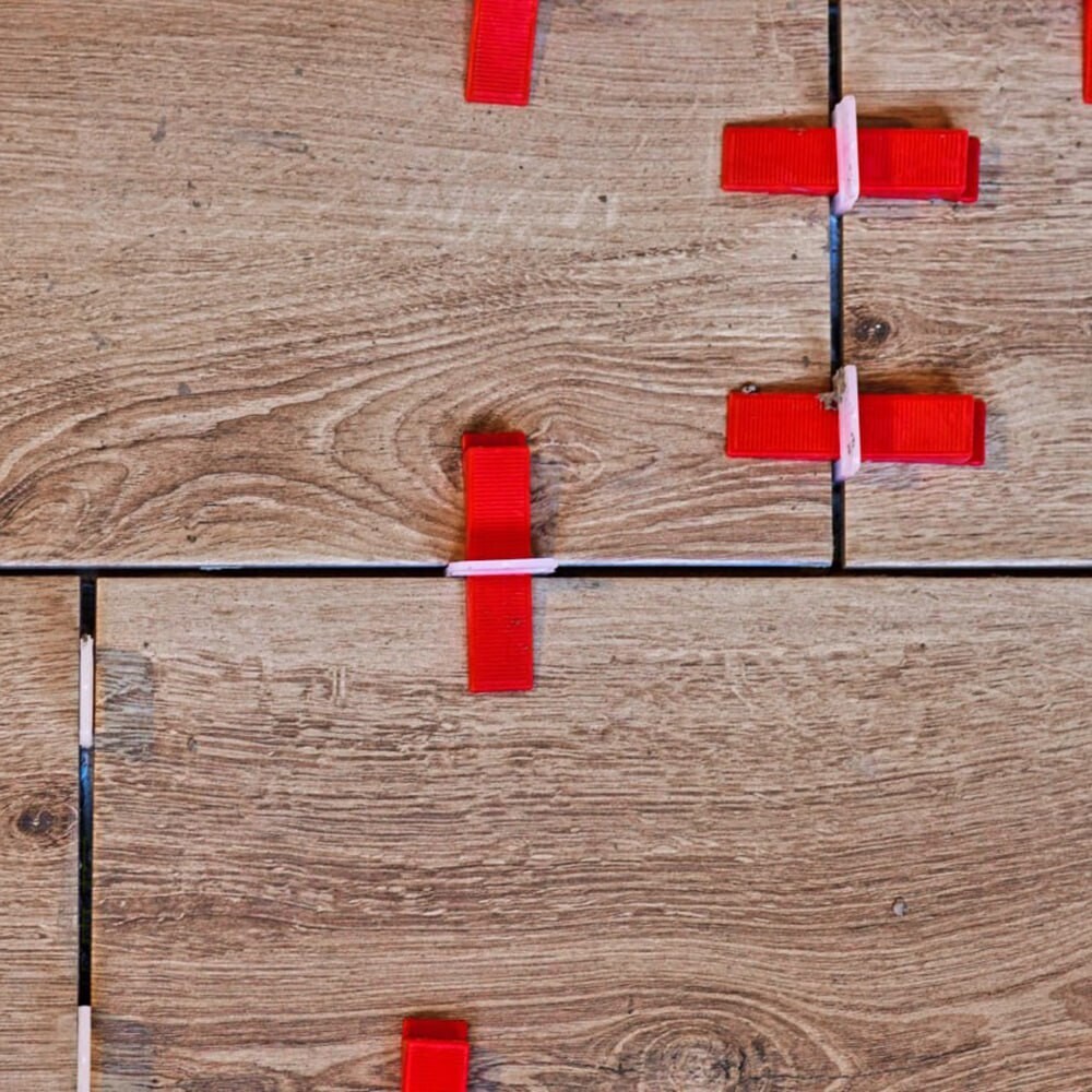 

Укладка керамогранита размером менее 60*60 см. прямая