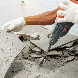 Демонтаж плитки или керамогранита