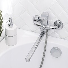 Смеситель для ванны РМС SL хром однорычажный с длинным изливом с лейкой (SL86-006E) - фото 3