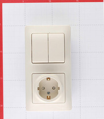 Блок выключатель и розетка Systeme Electric Glossa двухклавишный встраиваемый бежевый со шторками (GSL000274) - фото 3