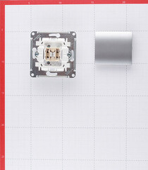 Выключатель Systeme Electric Glossa одноклавишный встраиваемый алюминий (GSL000311) - фото 2
