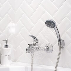 Смеситель для ванны РМС хром однорычажный с коротким изливом с лейкой (SL85-009E) - фото 4