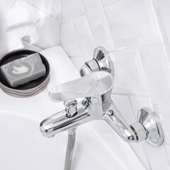 Смеситель для ванны РМС хром однорычажный с коротким изливом с лейкой (SL86-009) - фото 4