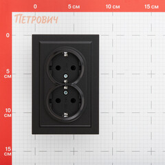 Розетка IEK Brite РСш12-3-БрЧ встраиваемая черная со шторками (BR-R24-16-K02-F) - фото 2