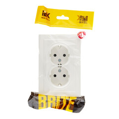 Розетка IEK Brite РСш12-3-БрБ встраиваемая белая со шторками (BR-R24-16-K01-F) - фото 3