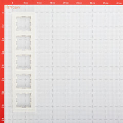 Рамка IEK Brite РУ-5-БрБ пятиместная белая (BR-M52-K01) - фото 2