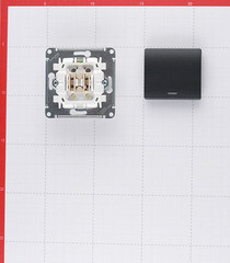 Выключатель Systeme Electric Glossa одноклавишный встраиваемый антрацит с подсветкой (GSL000713) - фото 2