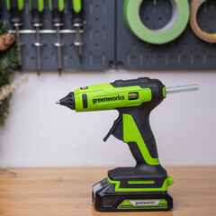 Пистолет клеевой аккумуляторный Greenworks G24GLG 24 В без АКБ и ЗУ (3502207) - фото 2