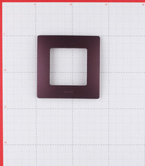 Рамка Legrand Etika одноместная сливовая (672561) - фото 2