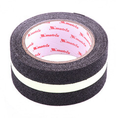 Лента противоскользящая Matrix с фотолюминисцентной полосой черная 50 мм 5 м - фото 1