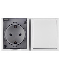 Блок выключатель и розетка Simon 15 Aqua одноклавишный накладной белый (1594511-030) - фото 1