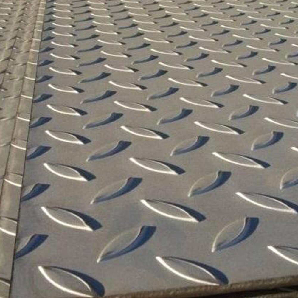 Изображение товара Горячекатанный лист из стали с рифлением чечевица 3 мм 2500х1250 мм