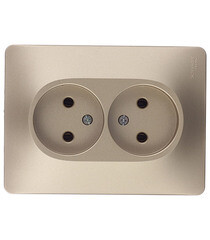 Изображение товара Розетка Systeme Electric Glossa встраиваемая титан (GSL000420)