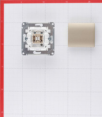 Переключатель Systeme Electric Glossa одноклавишный встраиваемый титан (GSL000461) - фото 2