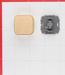 Выключатель Legrand Quteo одноклавишный накладной дерево (782260) - фото 4