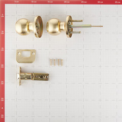 Ручка-защелка Corsa Deco кноб с фиксатором круглая розетка золото (669874) - фото 2