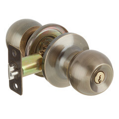 Ручка-защелка Corsa Deco кноб с ключом и фиксатором круглая розетка античная бронза (669881)