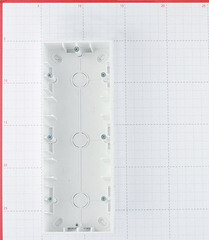 Коробка монтажная Simon 15 трехместная накладная белая (1590753-030) - фото 5