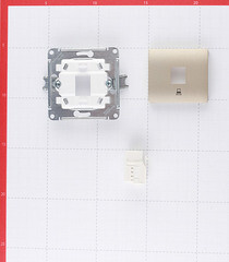 Розетка компьютерная Systeme Electric Glossa встраиваемая титан RJ45 (GSL000481K) - фото 3