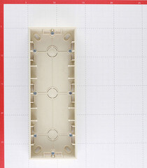 Коробка монтажная Simon 15 трехместная накладная слоновая кость (1590753-031) - фото 2