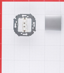 Переключатель Simon 15 одноклавишный встраиваемый алюминий (1591201-033) - фото 2