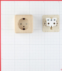 Розетка Systeme Electric Этюд накладная сосна со шторками (PA16-004D) - фото 4